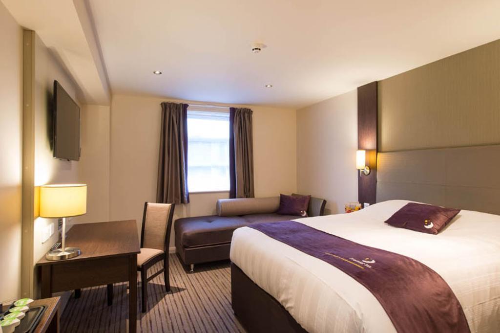 Premier Inn London City - Aldgate Exterior foto