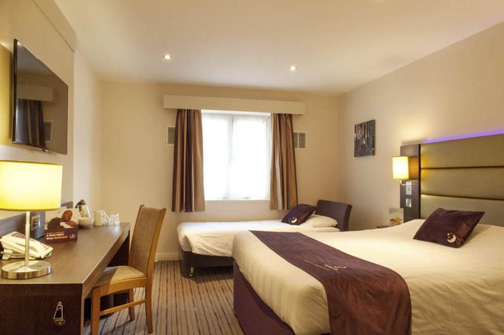 Premier Inn London City - Aldgate Exterior foto