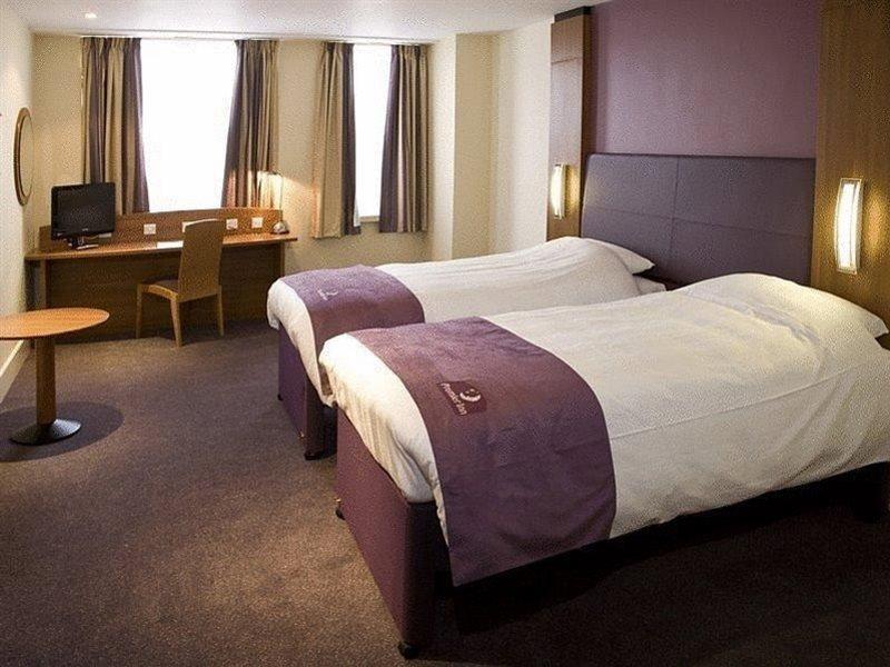 Premier Inn London City - Aldgate Exterior foto