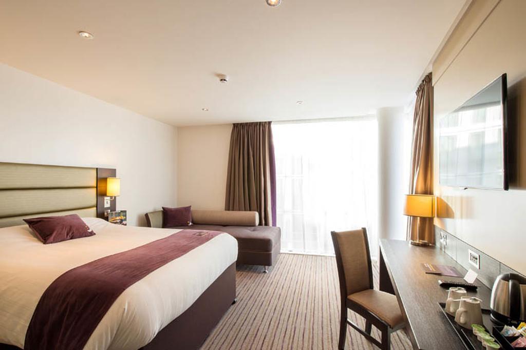 Premier Inn London City - Aldgate Exterior foto